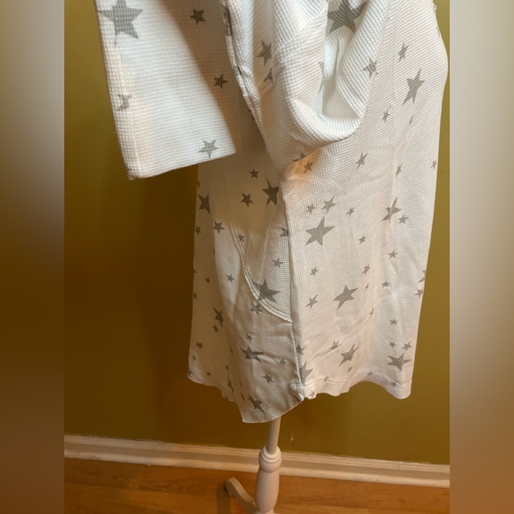 Lucky Brand Thermal Long Sleeve Top w/Gray Stars - XL - Picture 4 of 7